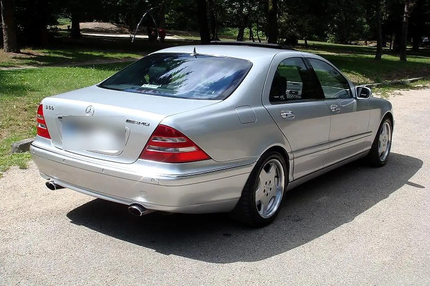 Mercedes S 55 AMG W220 gris argent de trois quarts arrière